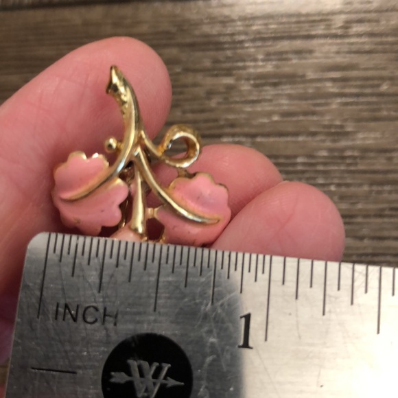 Vintage Pink Floral Goldtone Clip Earrings - Picture 12 of 12